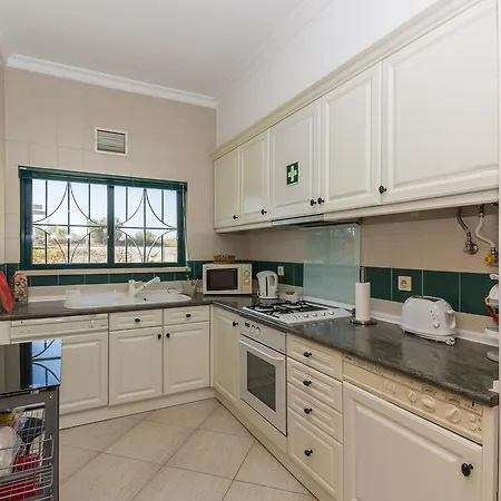 Appartamento Poppy House, *